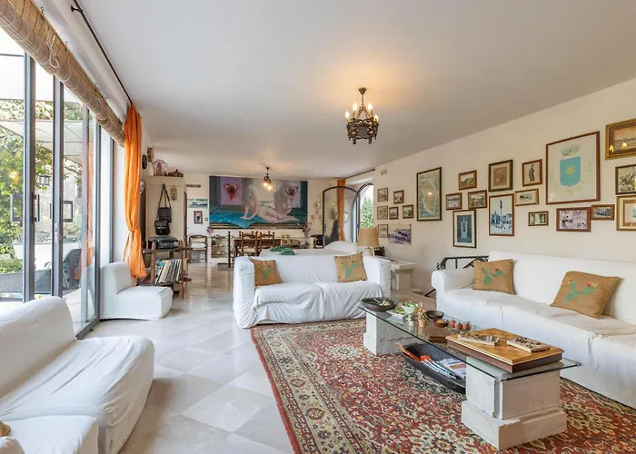 Apulia Honor Palace