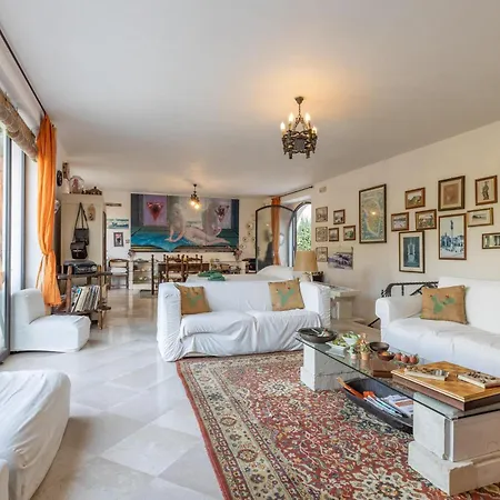 Apulia Honor Palace